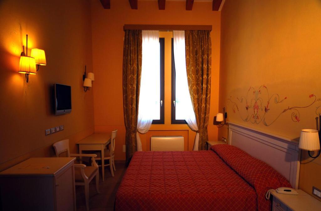 Hotel La Fornace San Vicenzo di Galliera Стая снимка